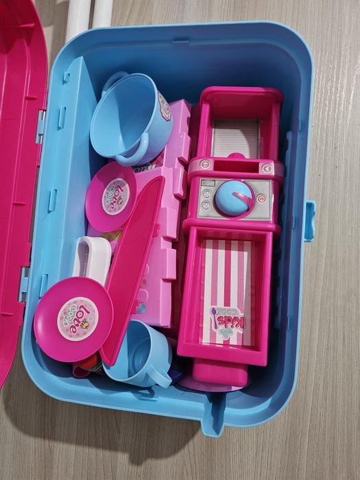 Продам чемодан с посудой(кухня)