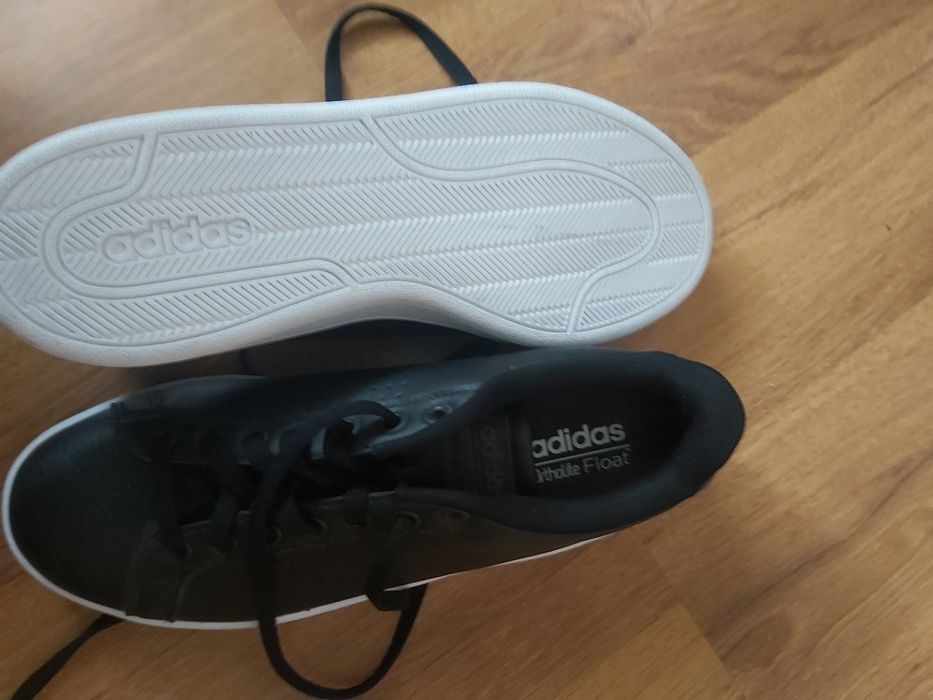 Здравейте продавам чисто нови маратонки адидас номер 42