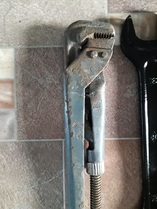 Набор инструментов, молотки, струбцины