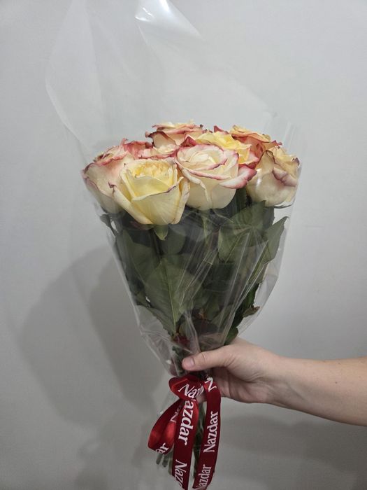 Букет белых роз 11 штук