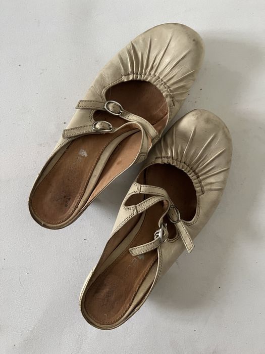 Продаются туфли разные.