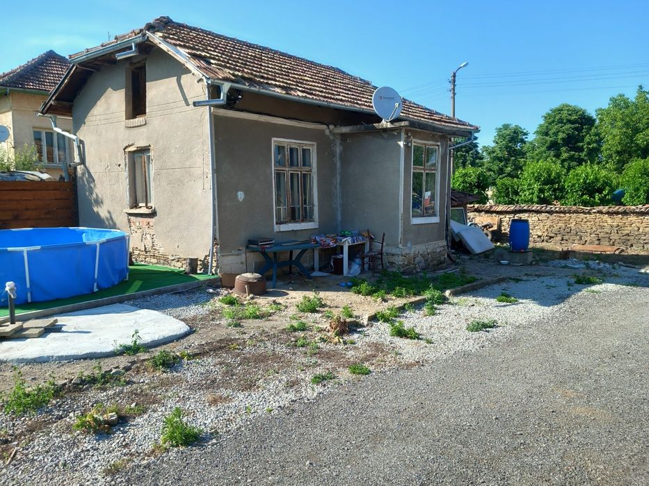 Продава се Къща в Павликени - 1080 кв.м за 25 €/кв.м - Снимка #3