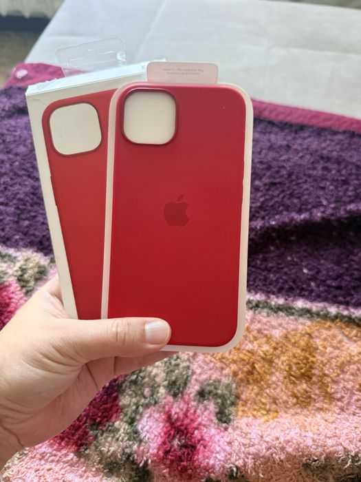Продаю оригинальный чехол для iPhone 13.