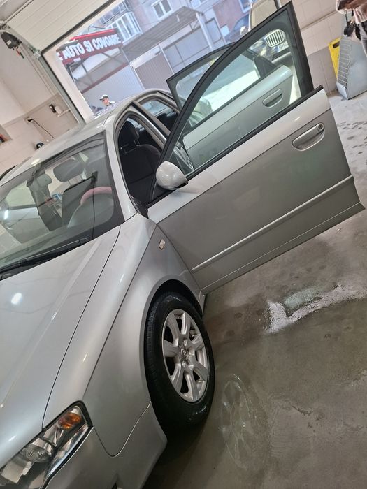 Masina audi a4 b7