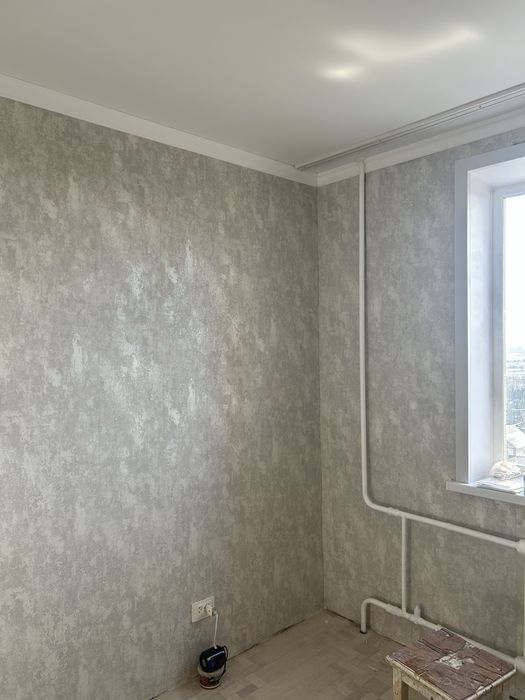 Поклейка обоев, галтели плинтуса