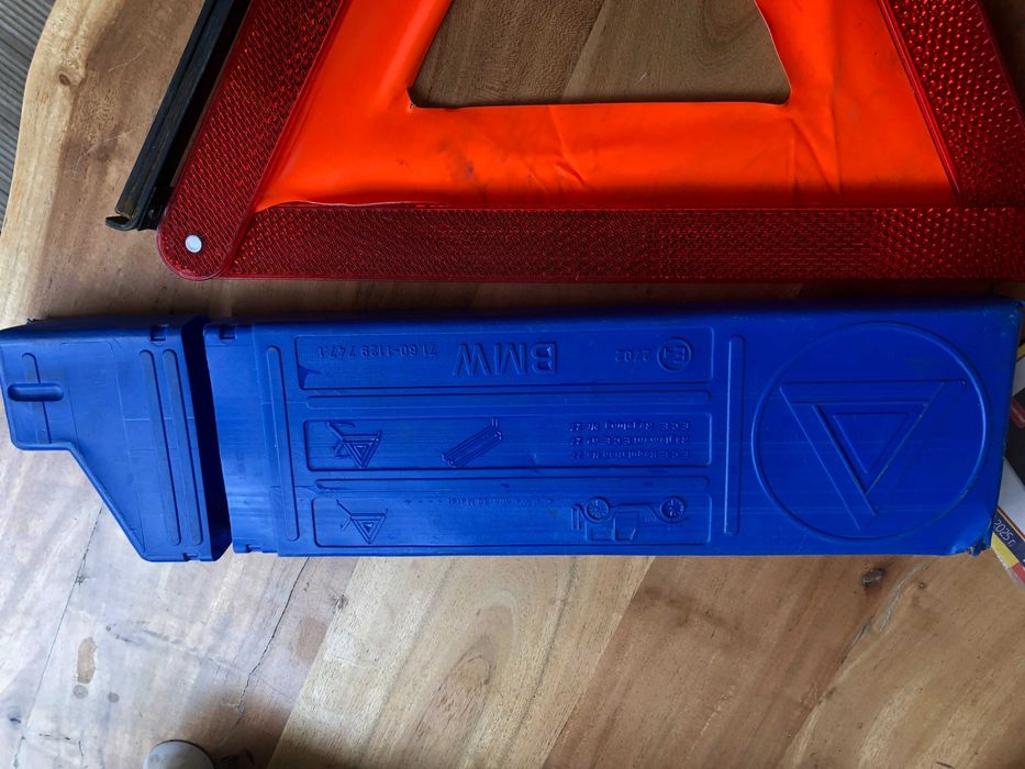 Авариен триъгълник BMW