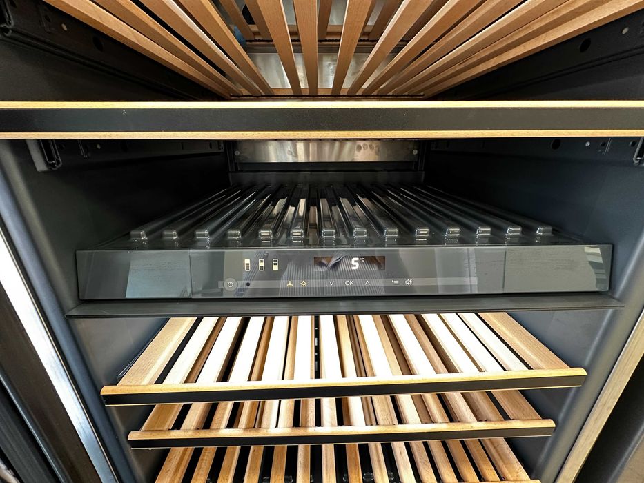 Виноохладител MIELE KWT 6833 SG