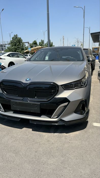 Bmw i5 35L monitorli