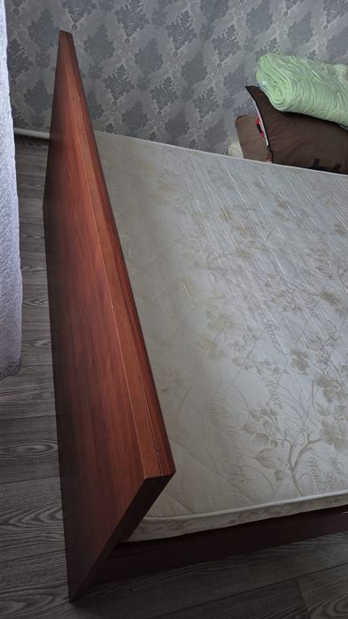 Продам спальный гарнитур