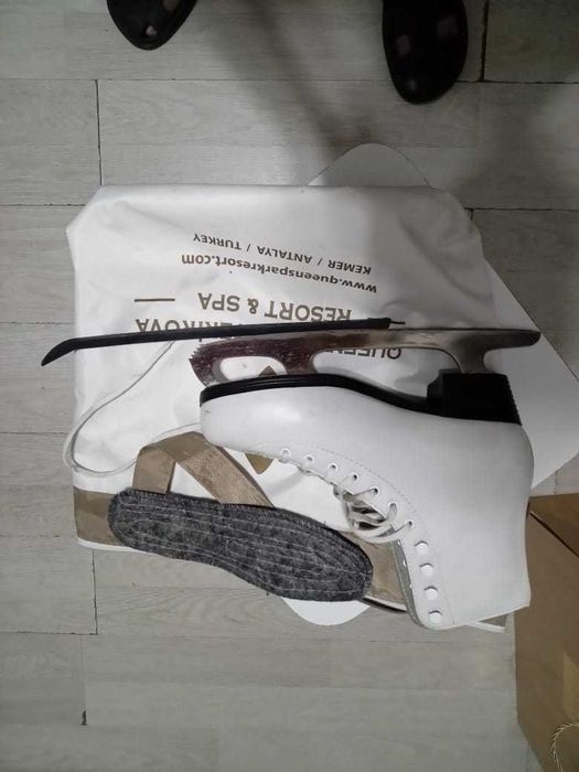 Коньки фигурные 39 размер