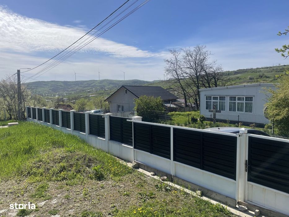 Se vinde casa la gri, din caramida, judet/oras Vaslui, sat Corbu