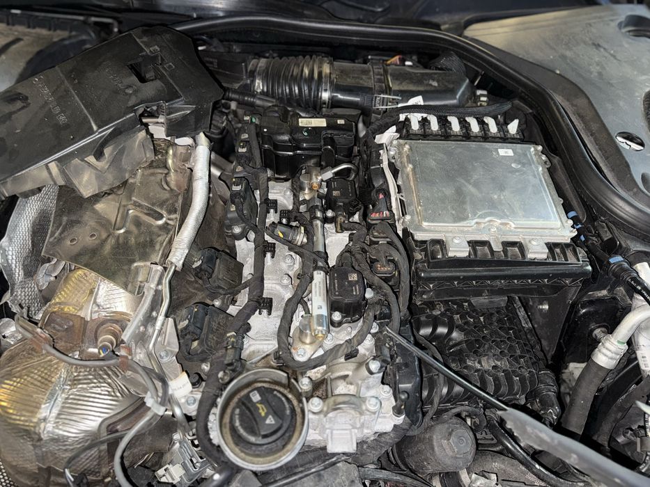 Dezmembrez Mercedes E53 AMG - W213 / S213 ( perne aer ; motor ; cutie ; piese caroserie)
