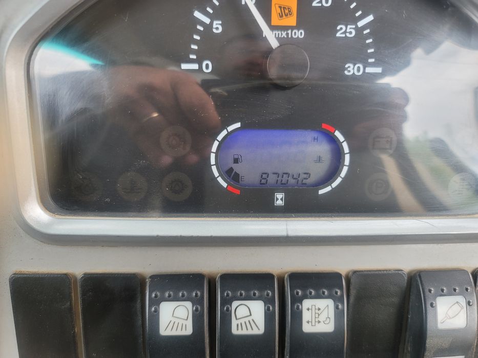 Jcb sotiladi xolati alo