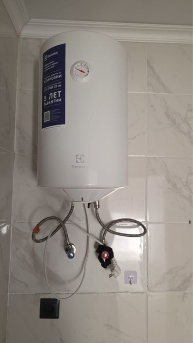 Водонагреватель Electrolux (бойлер) в отличном состоянии