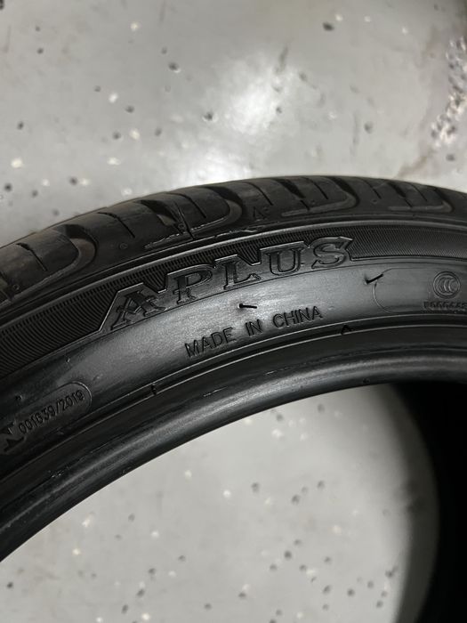 Продам пару шин 225/40 R18