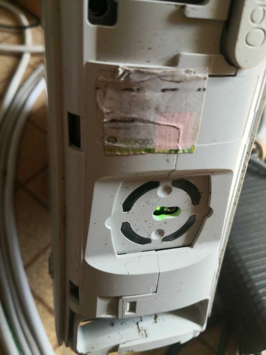 Конзола xbox 360 за части или ремонт