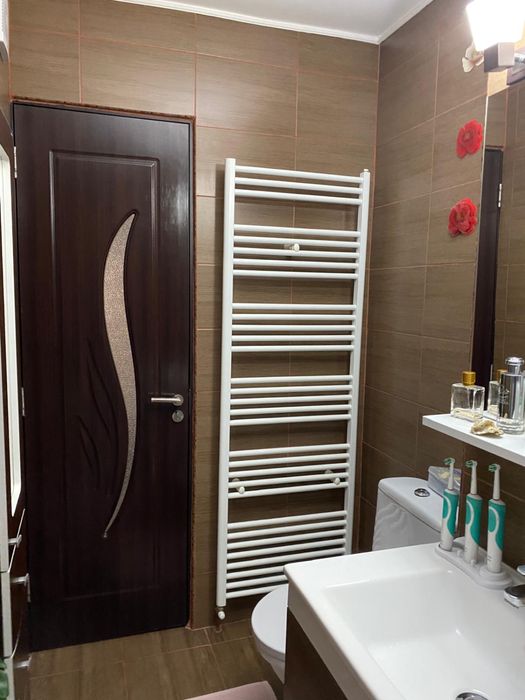 Vand apartament cu 2 camere decomandat!