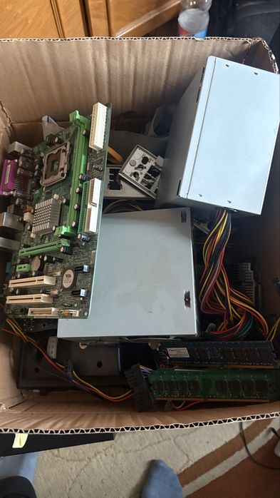 vand piese pc,pretul difera de piesa