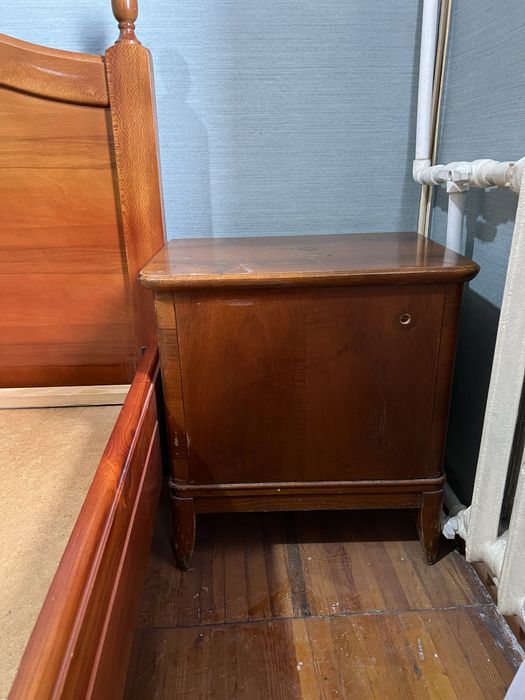 Деревянная кровать