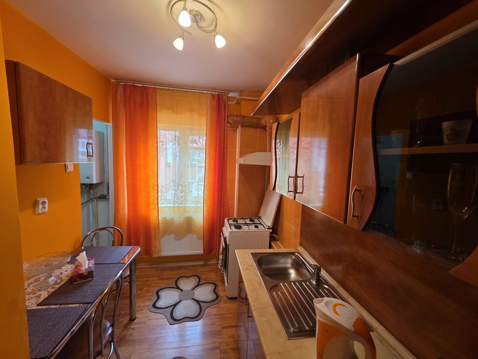 Apartament 3 camere ,Petrila str Republicii