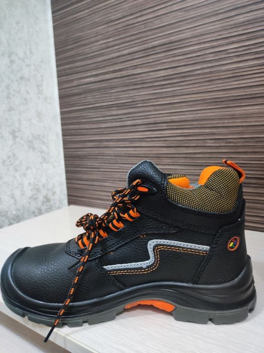 Продается Обувь  рабочие