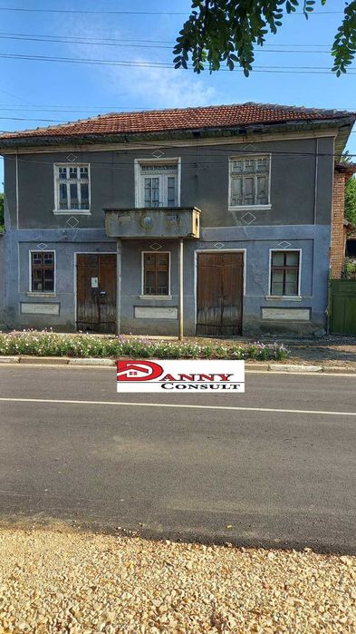 Къща с двор в с. Петокладенци, обл. Плевен