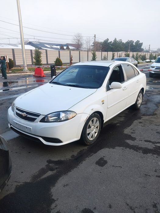 Lacetti sotiladi