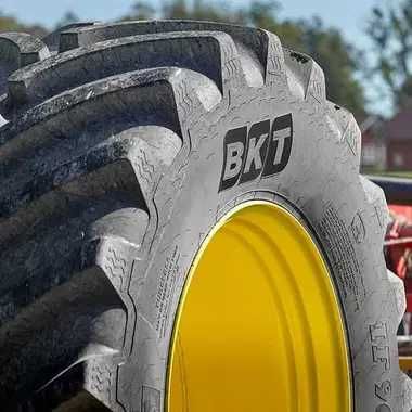 Шины BKT для Трактора и Комбайна John Deere CLAAS.710/70R42 710/70R38