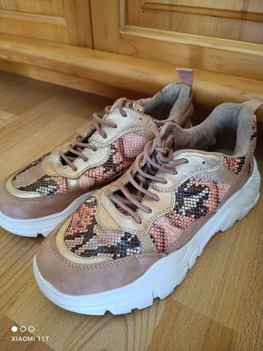 Запазени дамски маратонки 40 номер