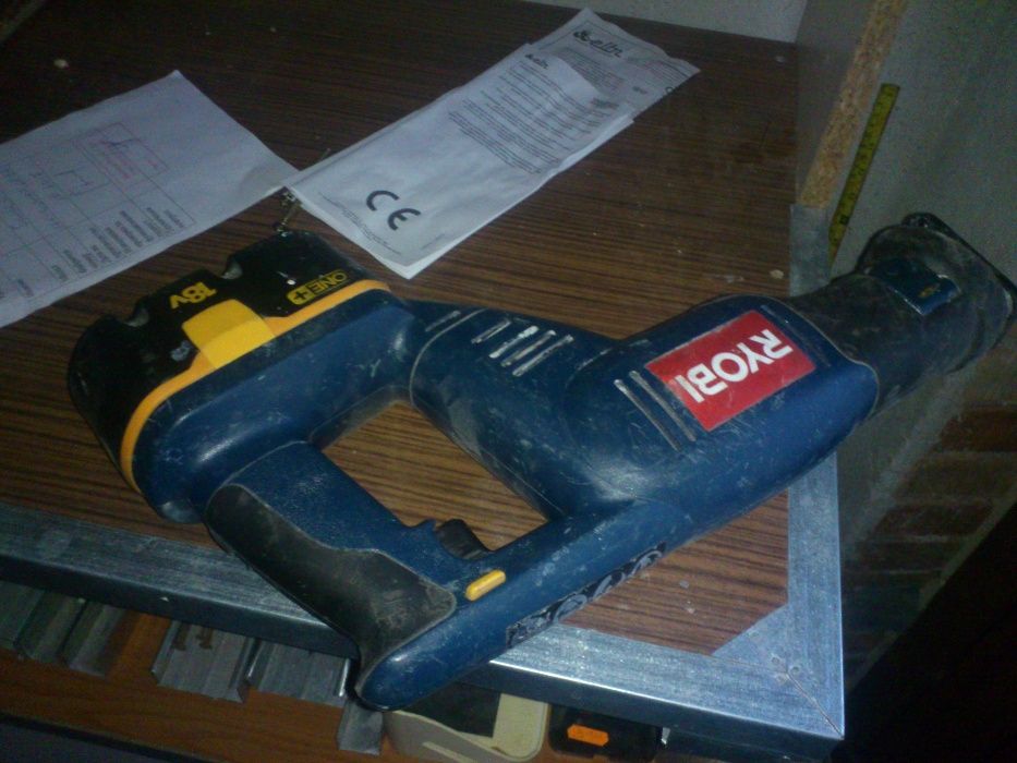 Акумулаторни машини Саблен трион и зеге Ryobi One+