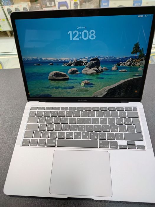 MacBook Air Retina
​ Дисплей: 13.3" Retina