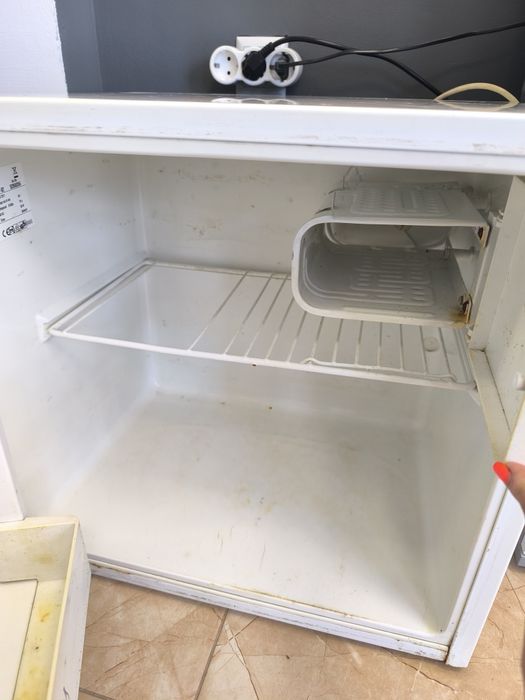 Продавам мини Хладилник