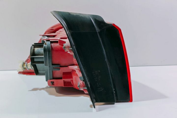 Stop Dreapta  fara soclu 3AE945096F Volkswagen VW Passat B7
