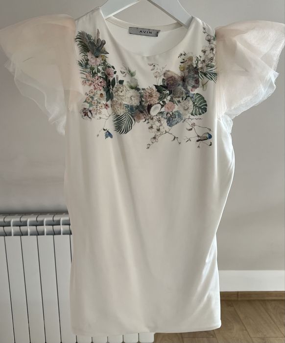 Нова тениска на Avin със 3D цветя