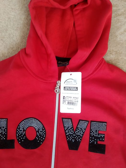 Продам спортивный костюм для девочек