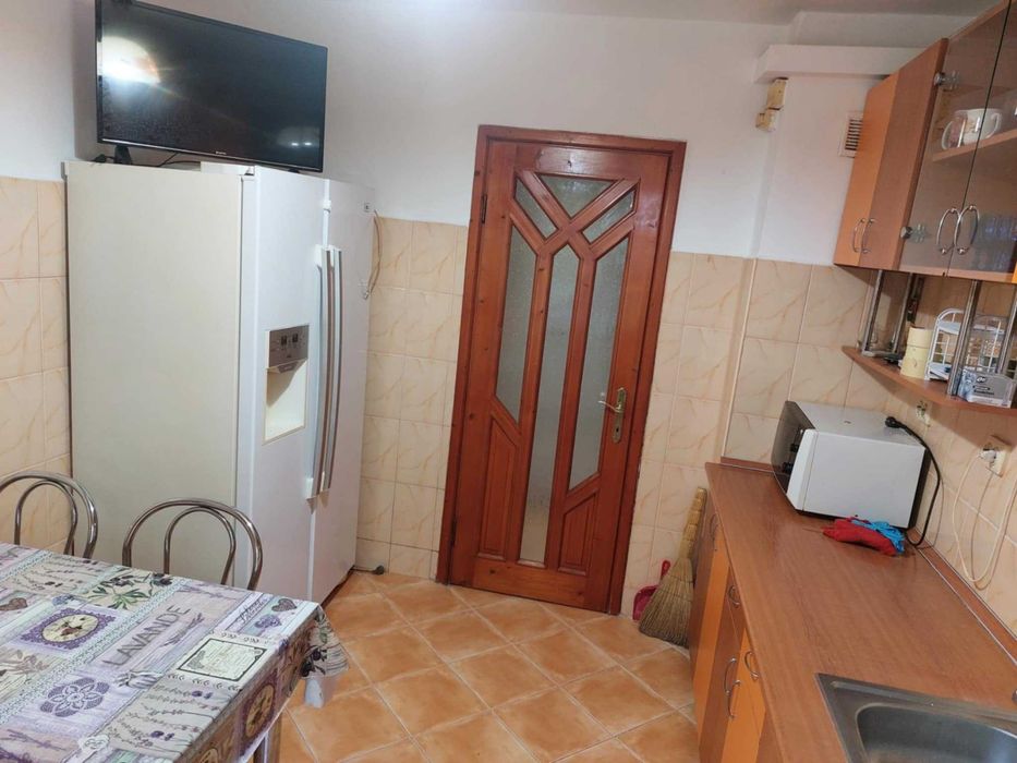 Inchiriez Apartament 3 camere, zona Restaurant Miorita - ARENA MOL