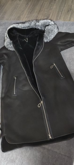 Продаю дубленку черного цвета новая