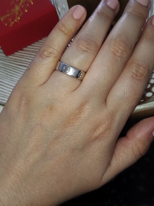 Продается кольцо серебро Cartier носила не много