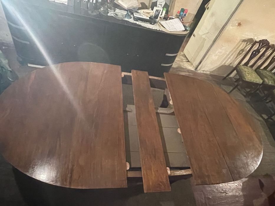 Masă extensibilă din lemn masiv cu 10 scaune sculptate, stil clasic