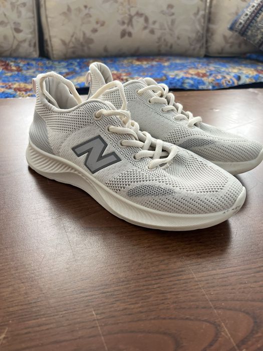 Кроссовки спортивные