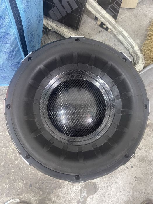 Продам Сабуфер Deaf bonce 3512r 2шт всё заводской!