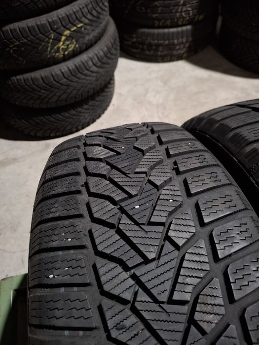 2 Anvelopele de iarnă 205 60 r16 Uniroyal