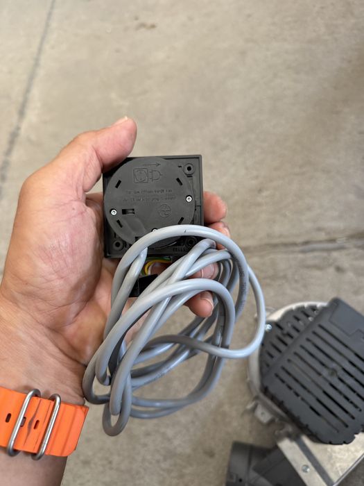 Продавам мотор за обдухване за каравана с управление на 220V Trumavent TEN-3
