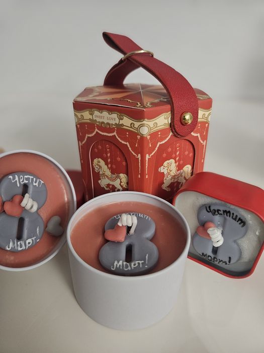 Свещи за осми март