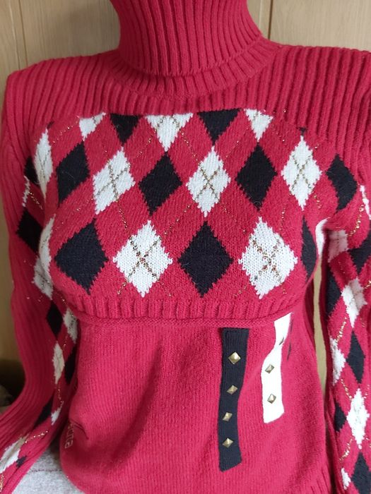 Продам свитера женские  (новые)