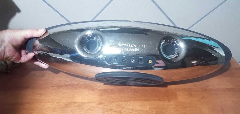 Boxa Bowers & Wilkins Zeppelin