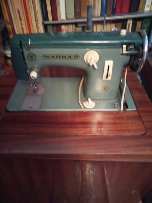 Продам швейную машину