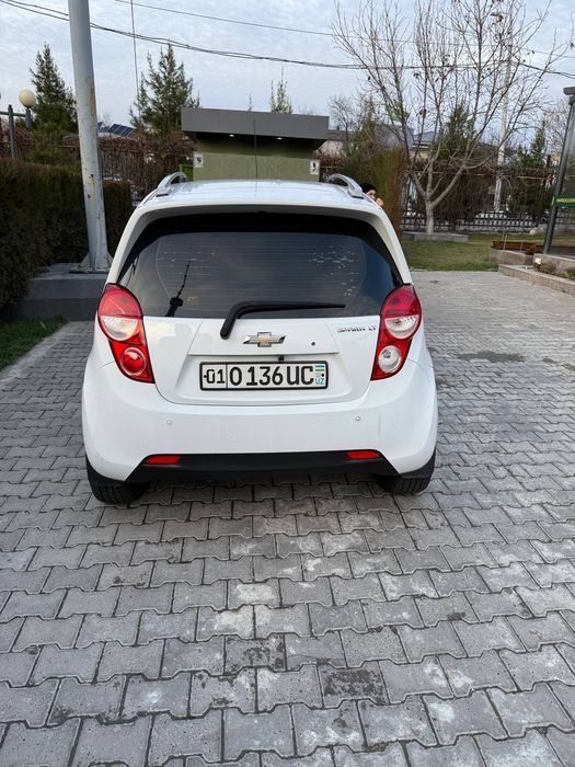 Продам Спарк белый