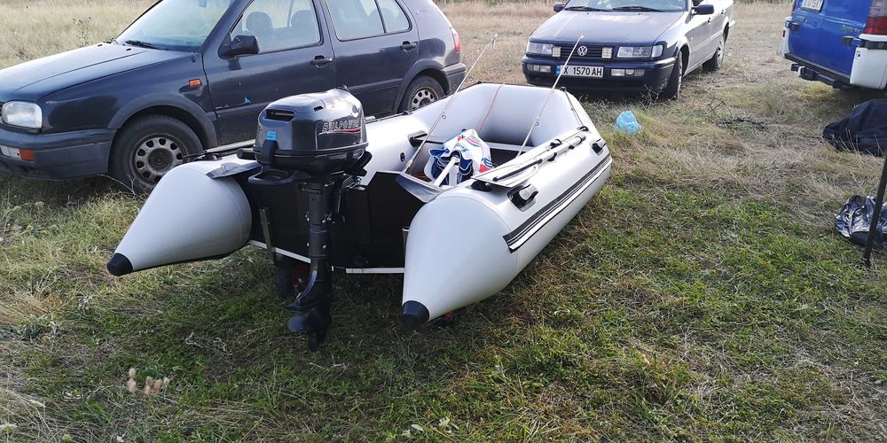 Комплект лодка, мотор и ремарке