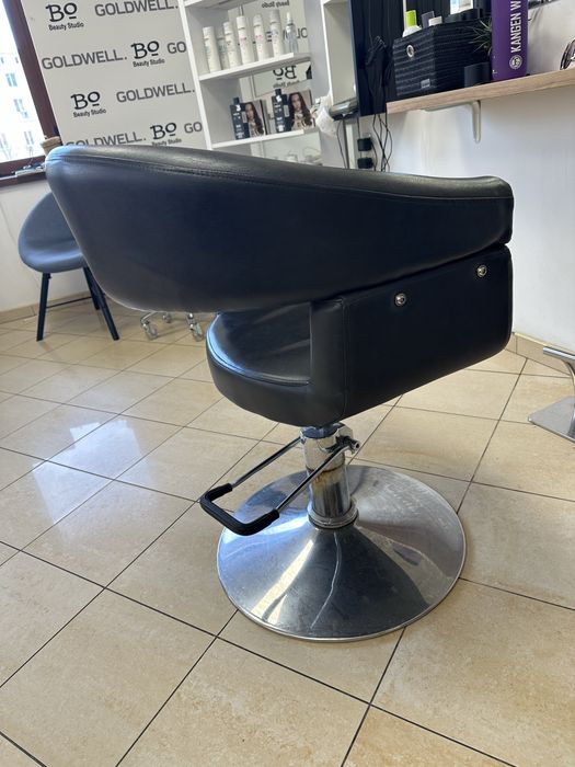 Фризьорски стол нужно претапециране